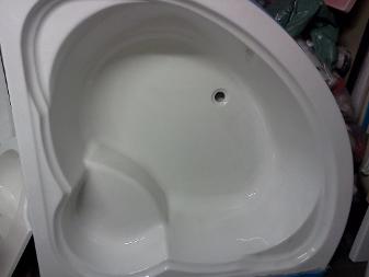 1450mm corner bath large with seat