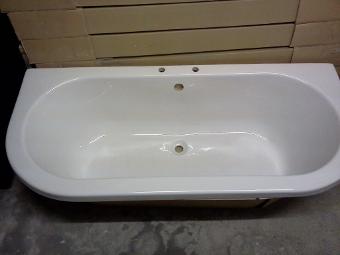 Back to wall freestanding flat back roll top bath