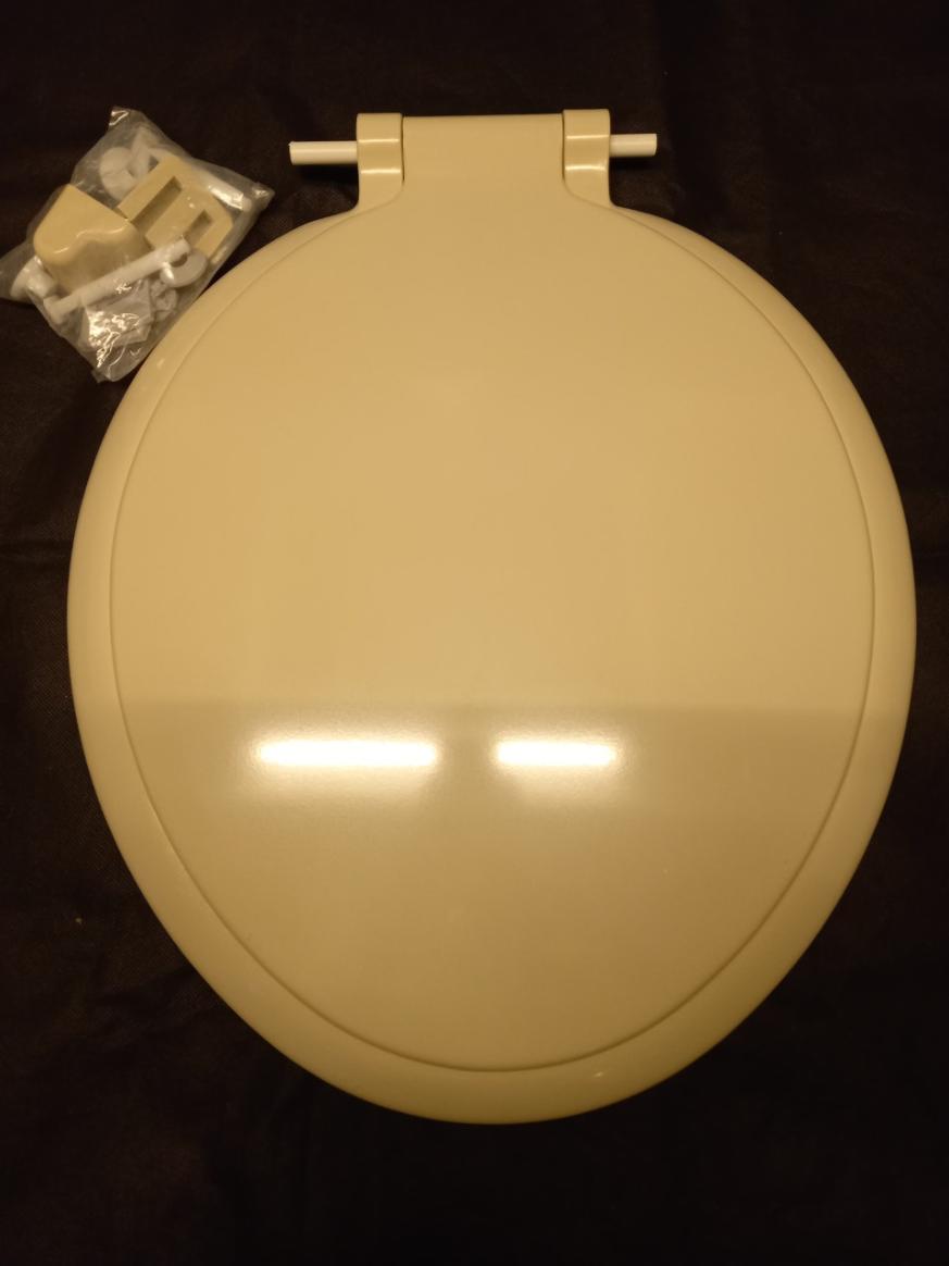 quality champagne plastic toilet seat