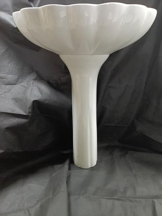 scalloped sink basin by karat white