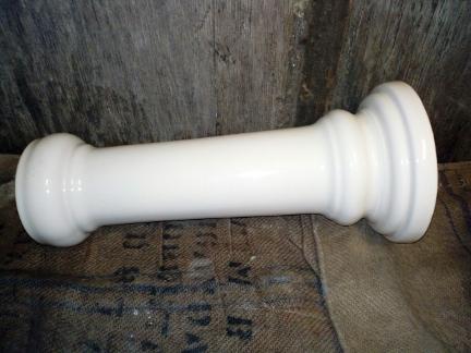 soft cream colour colonial round pedestal