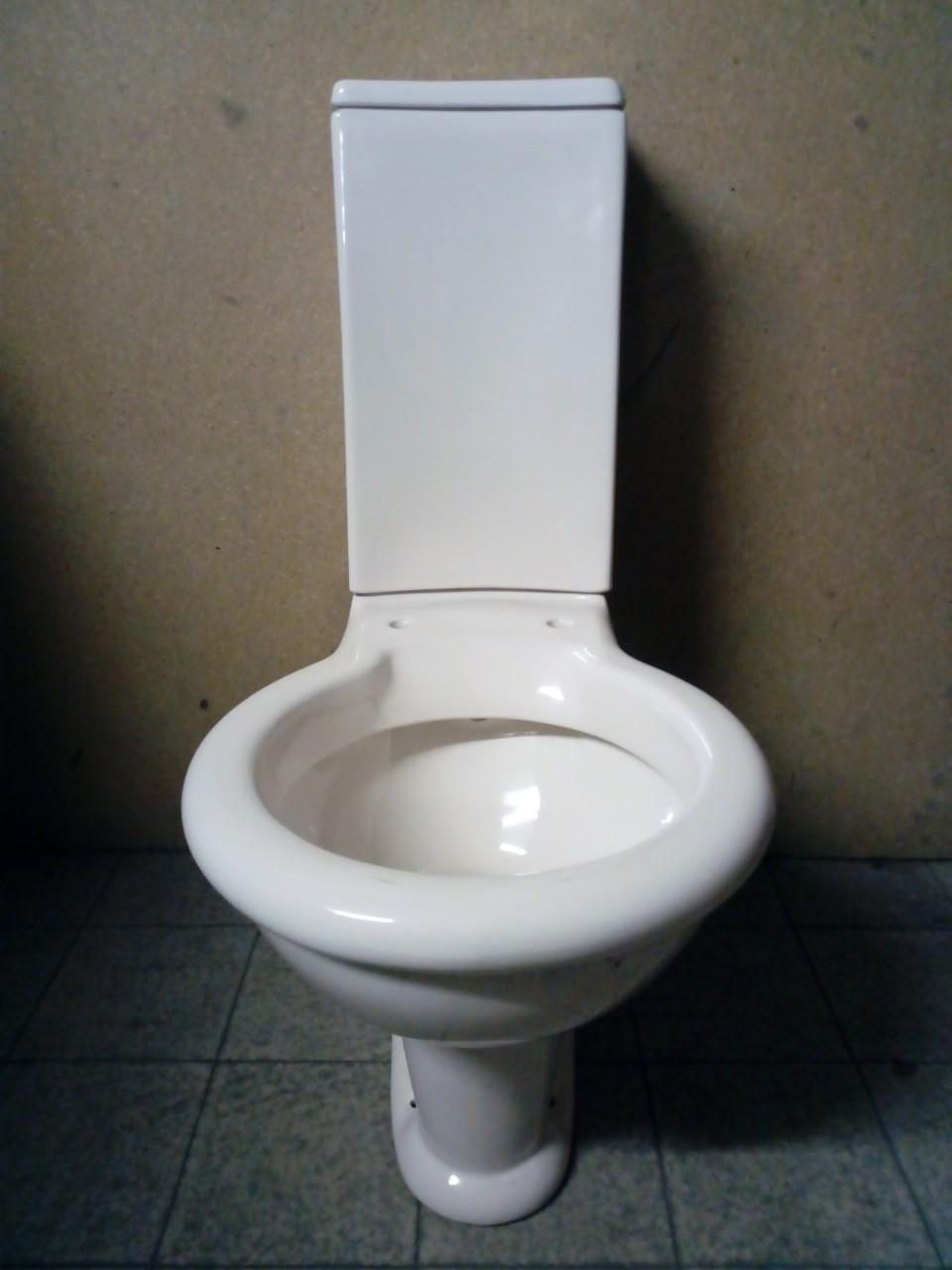 pergamon soft white close coupled toilet