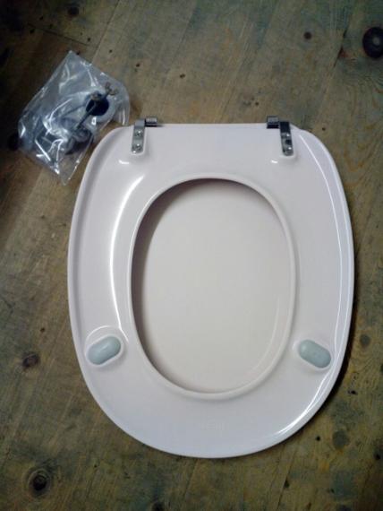 light pink pale toilet seat pressalit