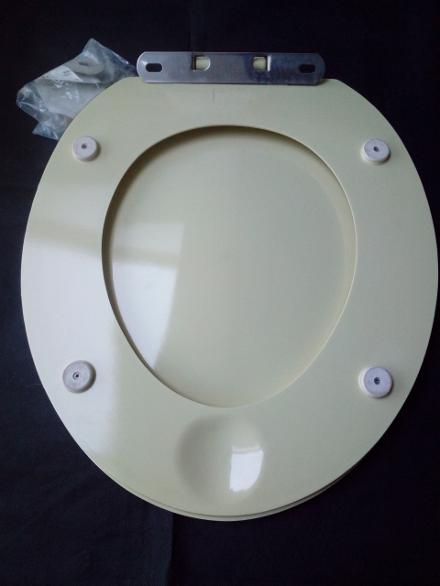 primrose pale yellow toilet seat