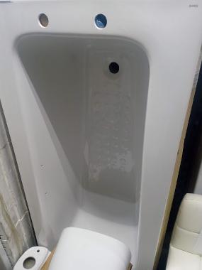 Shires acrylic 1700 x 700mm bath handles